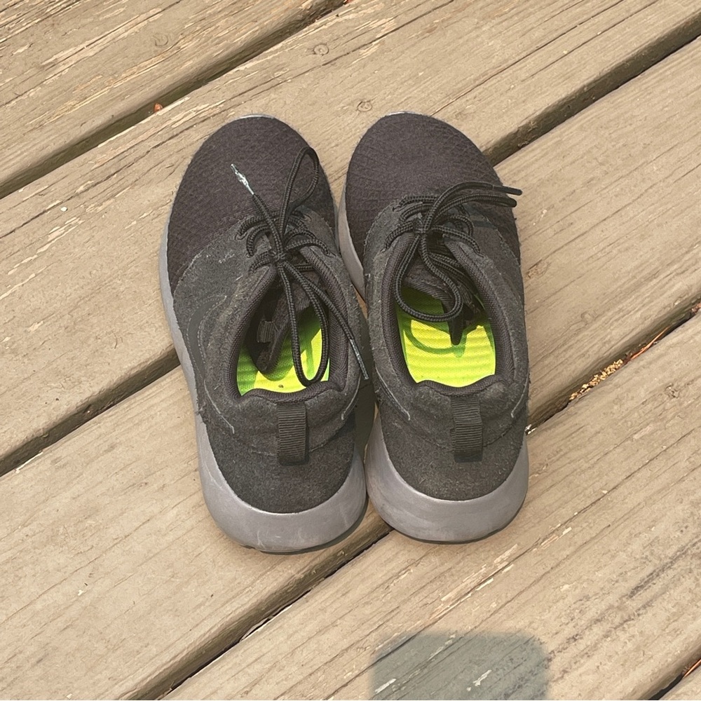 Women’s Nike Roche Runs - Picture 4 of 4